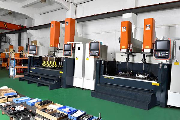 數(shù)控火花機(jī) 數(shù)控火花機(jī)