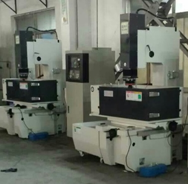 數(shù)控電火花機(jī) 數(shù)控電火花機(jī)
